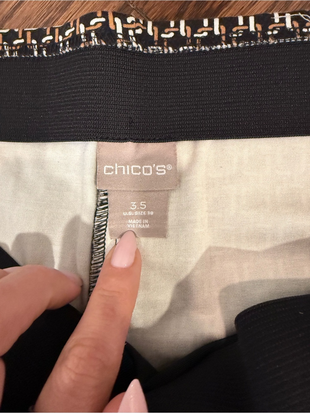 Chico's So Slimming Juliet Prairie Geo Art Deco Print Ankle Pant - Picture 5 of 6